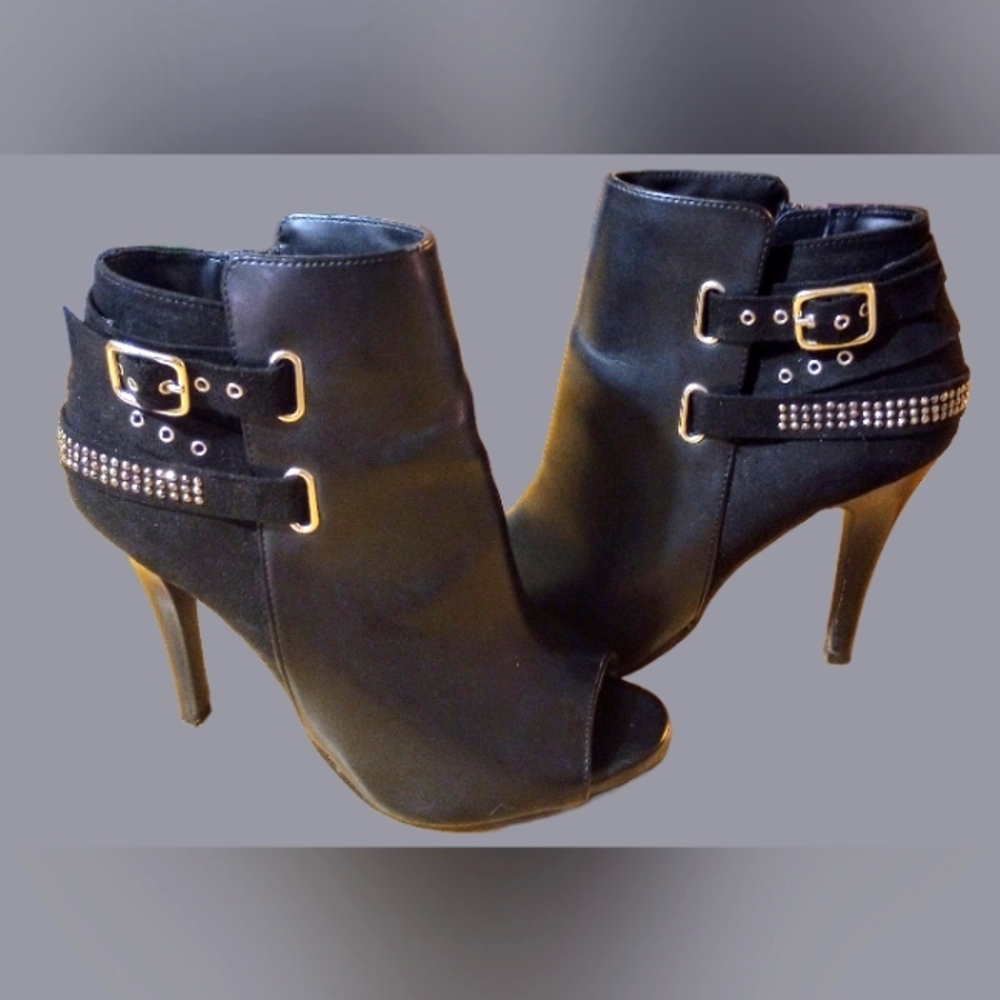 Rock & Republic Open Toe Hanley Boot Heels 🔥 HOT 🔥